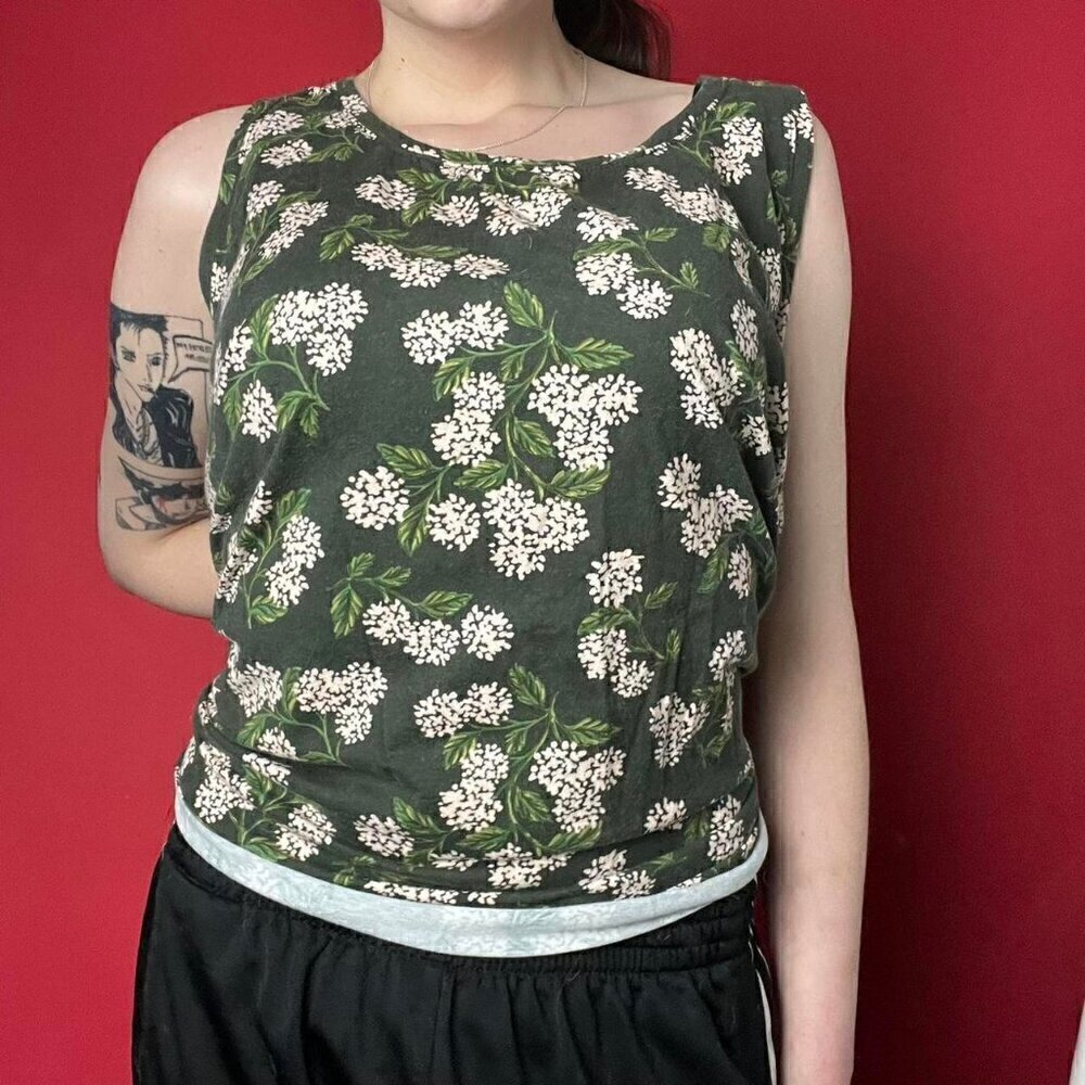 Hand sewn thick strap floral tank top 💚🤍